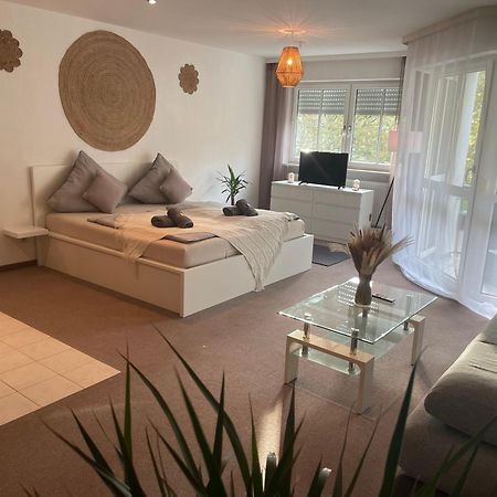 Kingsize Bett Boho Apartment Mit Tiefgarage Naehe Salzburg Freilassing Kültér fotó