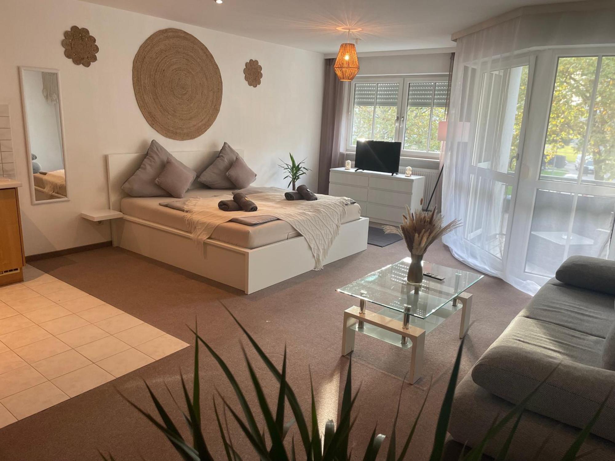 Kingsize Bett Boho Apartment Mit Tiefgarage Naehe Salzburg Freilassing Kültér fotó