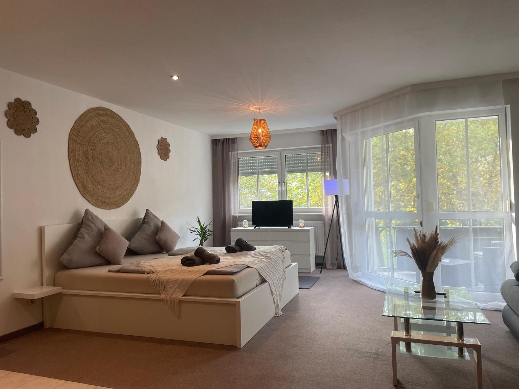 Kingsize Bett Boho Apartment Mit Tiefgarage Naehe Salzburg Freilassing Kültér fotó